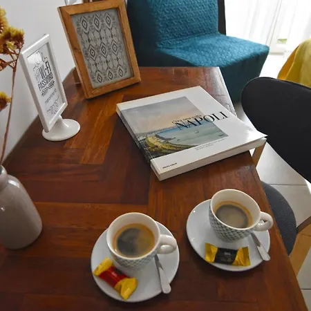 Crianza Bed and Breakfast Νάπολη